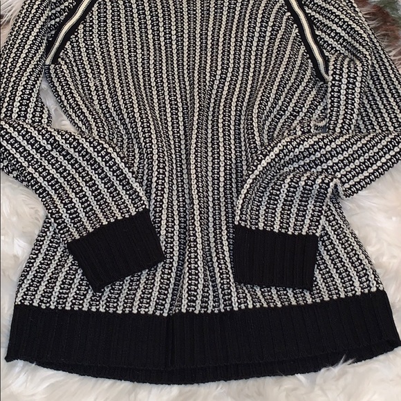 🧥Black w/Gray/white Crewneck Sweater. - Picture 5 of 8